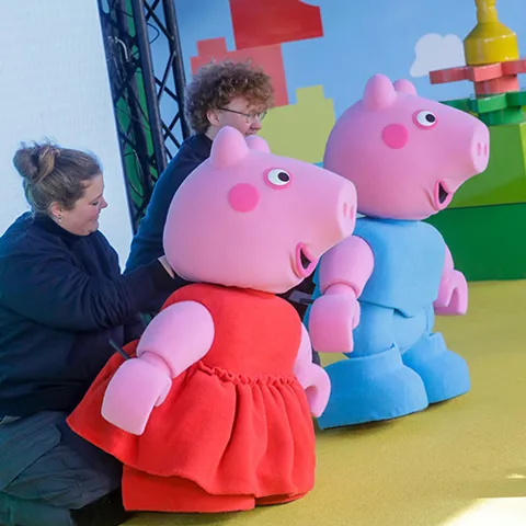 Playdate With Peppa & George 700X500